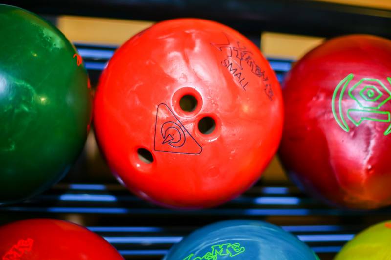 Réserver un bowling par équipe pour favoriser la cohésion de groupe près d'Elbeuf 76