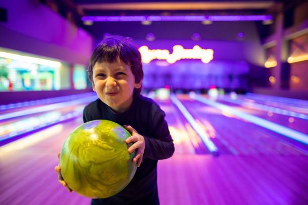 Réserver une partie de bowling pour un groupe d'enfants pour un anniversaire proche de Rouen 76